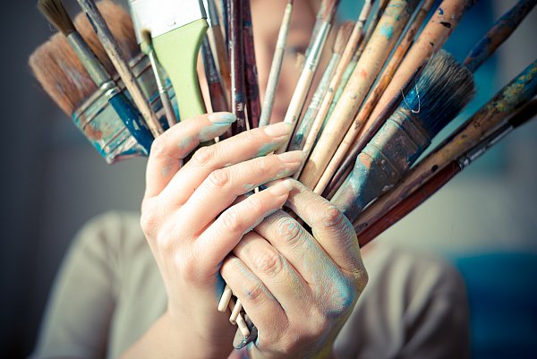 graphicstock-beautiful-blonde-woman-painter-in-her-studio_SlEPWZq-lb.jpg